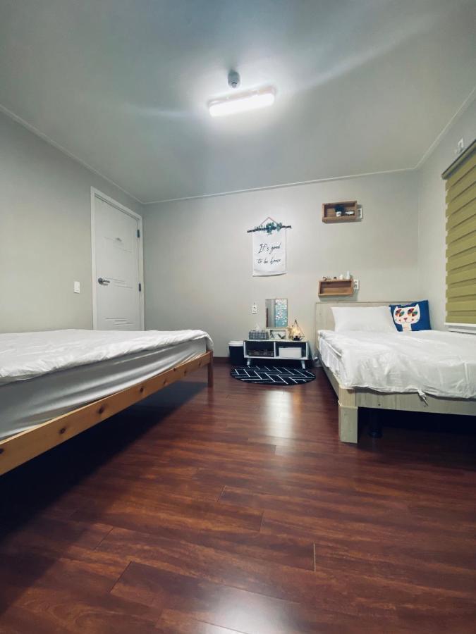Lefthander Guesthouse Jeju Eksteriør billede