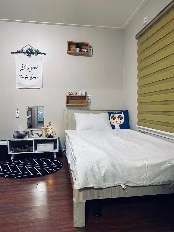 Lefthander Guesthouse Jeju Eksteriør billede