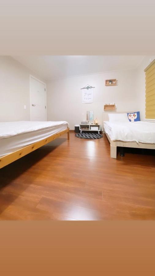 Lefthander Guesthouse Jeju Eksteriør billede