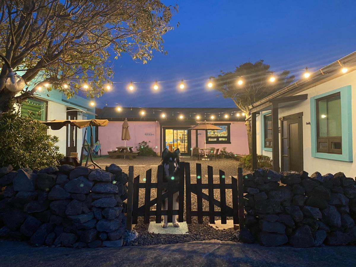 Lefthander Guesthouse Jeju Eksteriør billede