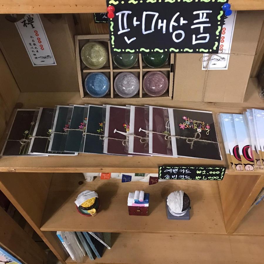 Lefthander Guesthouse Jeju Eksteriør billede